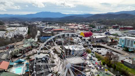 retiro aéreo sobre la rueda de la ferris paloma forja tennessee