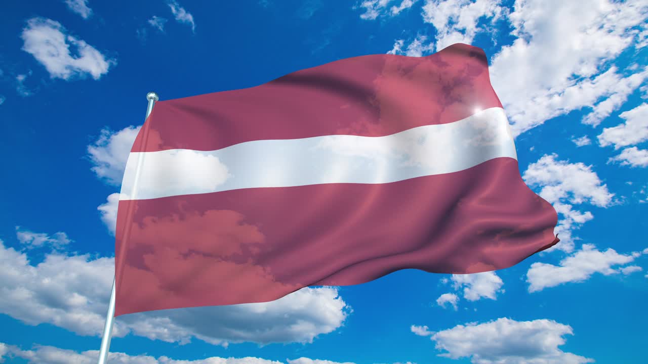 라트비아의 발은 구름이 가득한 하늘을 배경으로 직물 구조로 (loopable)