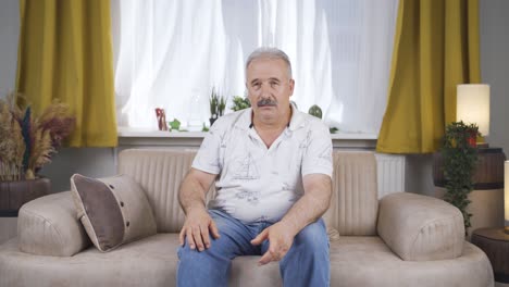 el viejo frustrado se enoja.