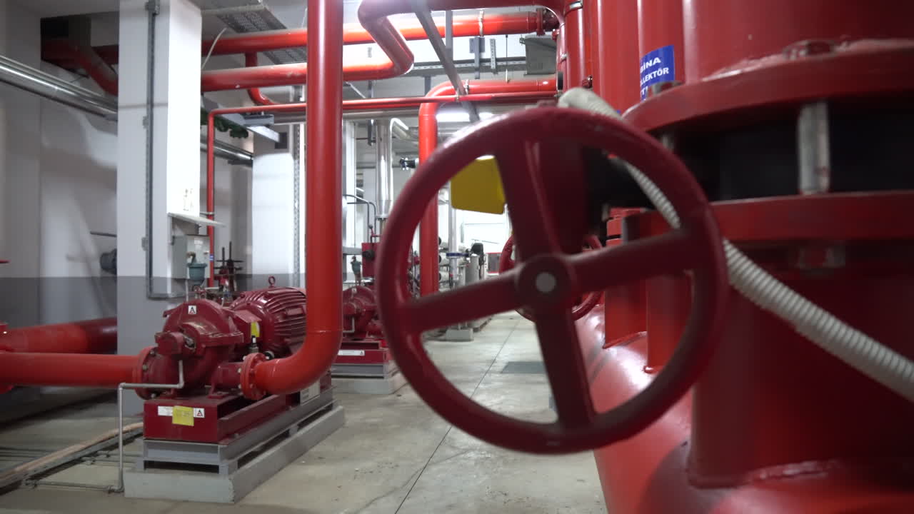 trabs vermelho em um posto de gasolina