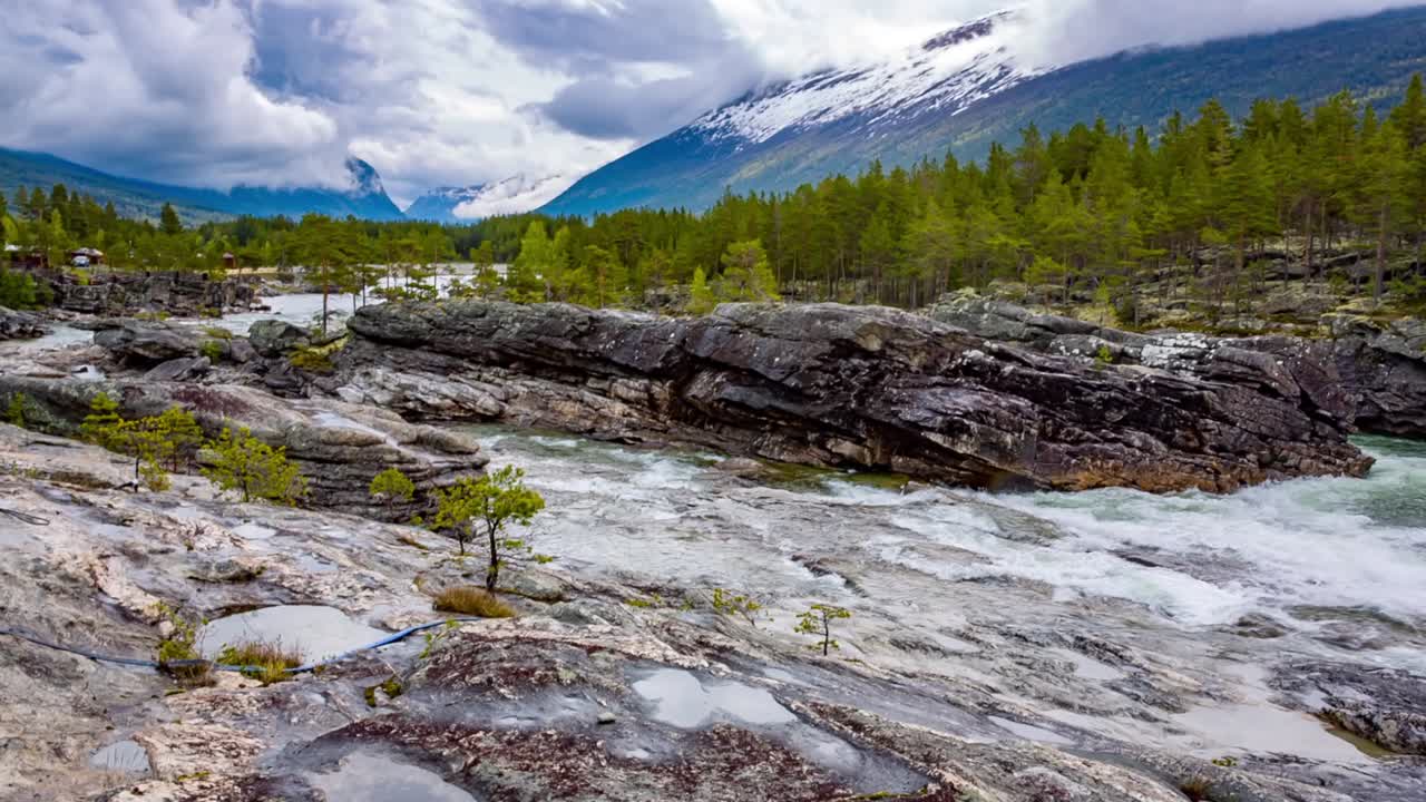 río de montaña en noruega