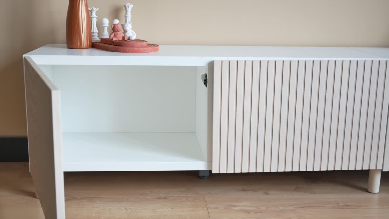 soporte de tv blanco moderno con acentos beige