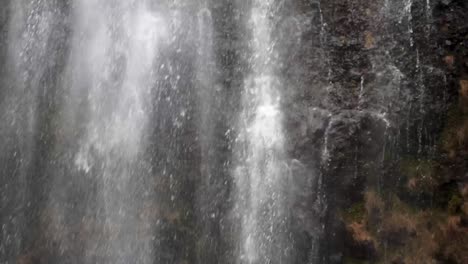 Schöner-Wasserfall-400ft-Hawaii-Maui