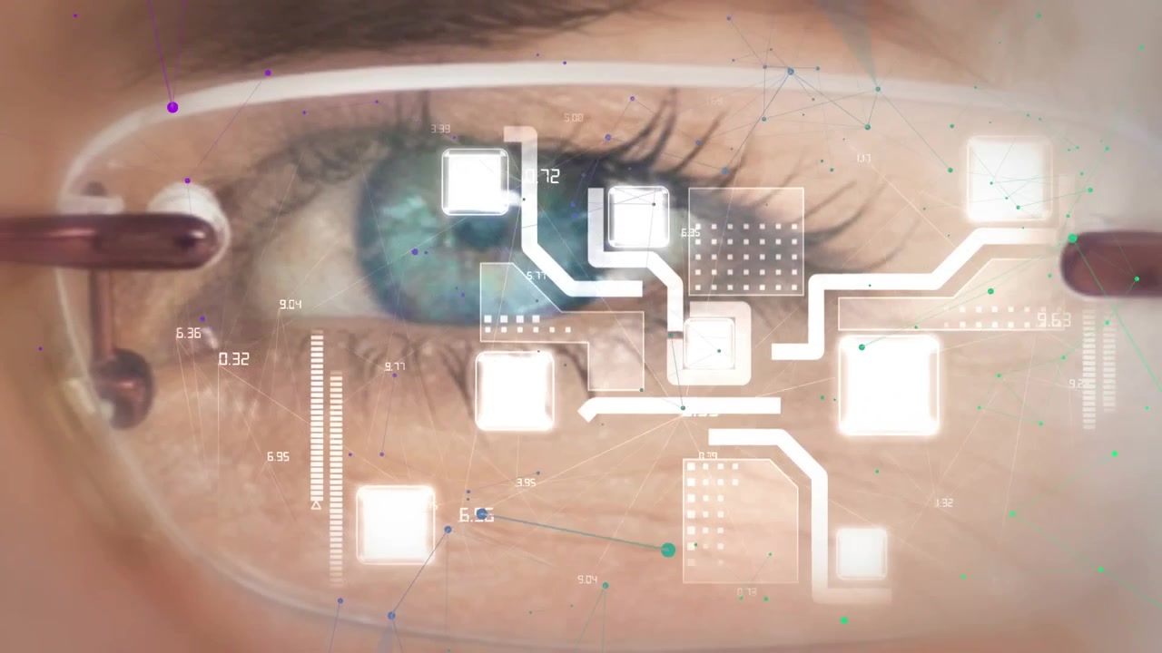 Animazione di una rete di connessioni ed elaborazione dati su un primo piano di un occhio femminile