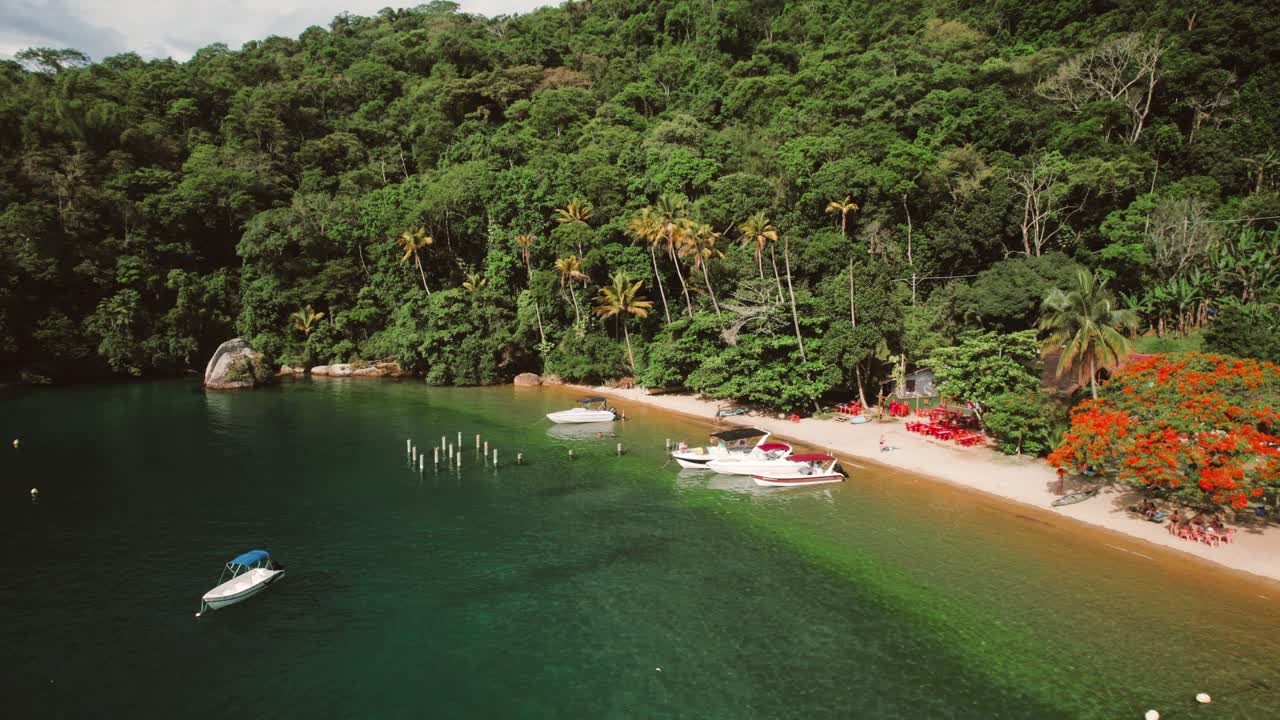 la playa de la gran isla de angra dos reis, río de janeiro, brasil