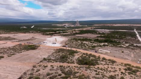 vista aérea del área del sitio de construcción para nuevos complejos hoteleros modernos en pedernales