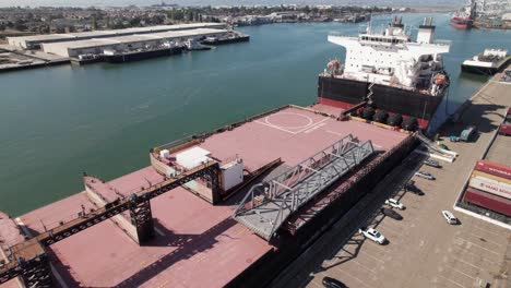 us john glenn, buque portacontenedores atracado en el estuario de oakland