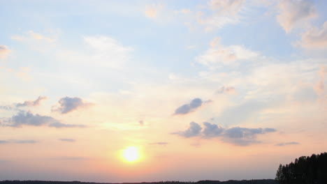 Stunningly-beautiful-timelapse-of-a-sunset-in-summer-Finland