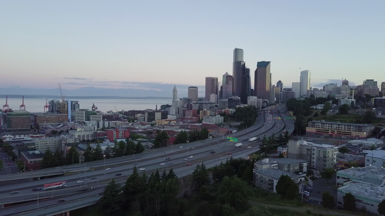 vista aérea del centro de seattle al amanecer