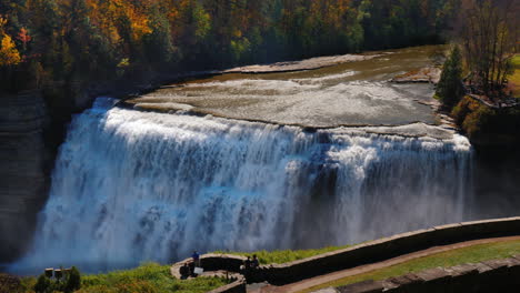 Genesee-Cascada-En-El-Parque-Estatal-Letchworth