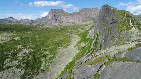 viaje a la roca durmiente de sayan