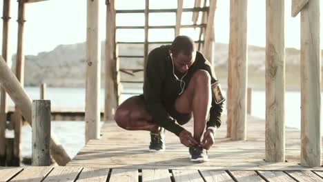 Man-tying-his-shoe-laces-on-the-promenade