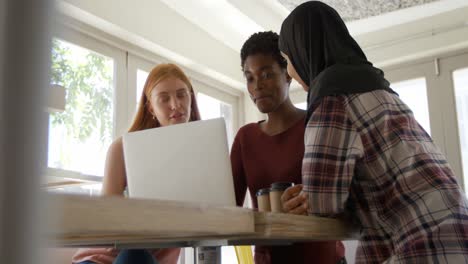 Young-adult-female-friends-hanging-out-in-a-cafe