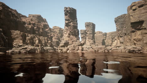 Colorado-River-Mit-Wunderschönen-Sandsteinwänden-Und-Schluchten