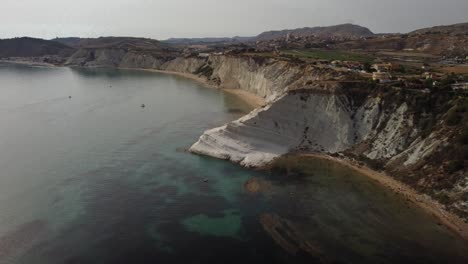 Toma-Aérea-Centrada-En-La-Scala-Dei-Turchi