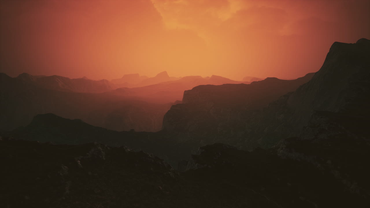 일몰 때 바위산 위 의 극적 인 하늘