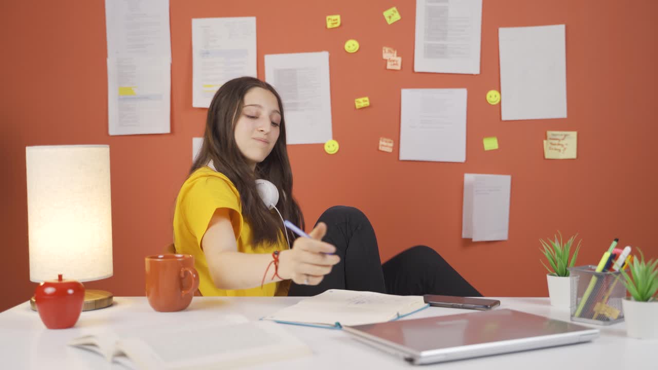 활기차고 활기찬 소녀.