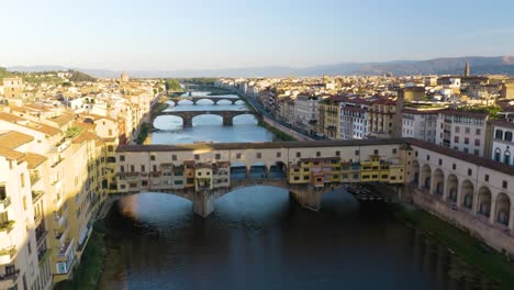 Beautiful-View-of-Ponte-Vecchio-Bridge-in-Florence,-Italy-at-Sunrise