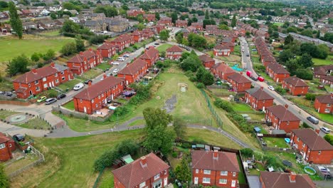 Dewsbury-Moore,-Typische-Städtische-Wohnsiedlung-In-Großbritannien-Videomaterial,-Das-Per-Drohne-Aufgenommen-Wurde