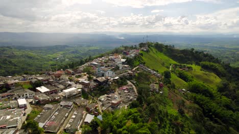 Buenavista,-Ein-Kolonialdorf-Auf-Einem-Hügel-Im-Kaffeedreieck-Kolumbiens