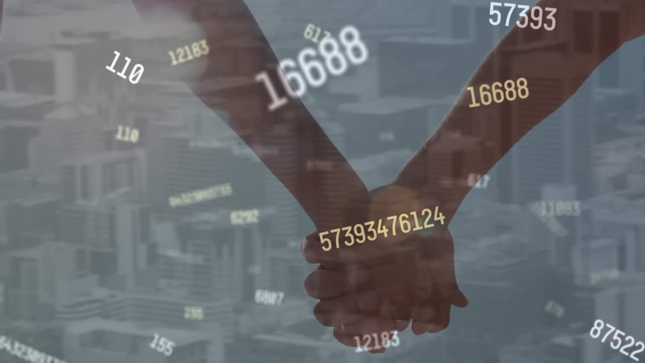 animación de procesamiento de números sobre personas que se toman de la mano