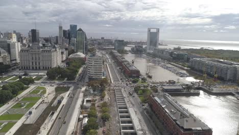 vista aérea de la ciudad de buenos aires, puerto madero, casa rosada, edificios de fondo