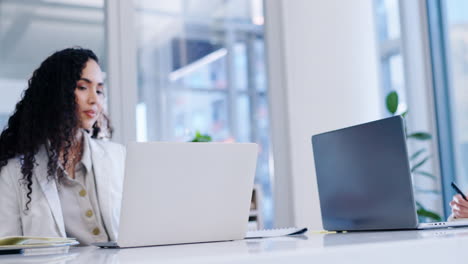 Coworking,-Teamarbeit-Und-Frauen-Mit-Papierkram