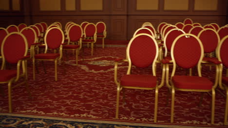 sala de conferencias vacía de diseño clásico