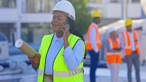 Llamada-Telefónica,-Mujer-De-Arquitectura