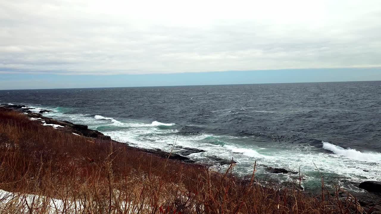 Høyvann ved Two Lights State Park, Cape Elizabeth, Maine.
