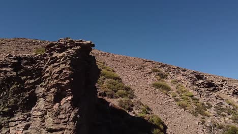 Drohnenflug-Neben-Trockener-Landschaft-In-Patagonien,-Südamerika