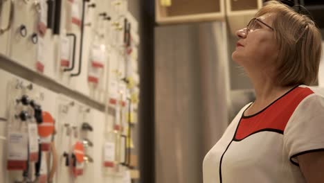 woman shopping for cabinet handles in a store