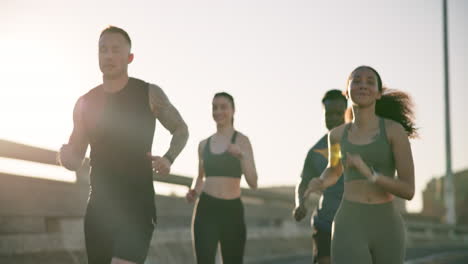 Gente,-Fitness-Y-Correr-En-La-Ciudad-Para-Hacer-Ejercicio