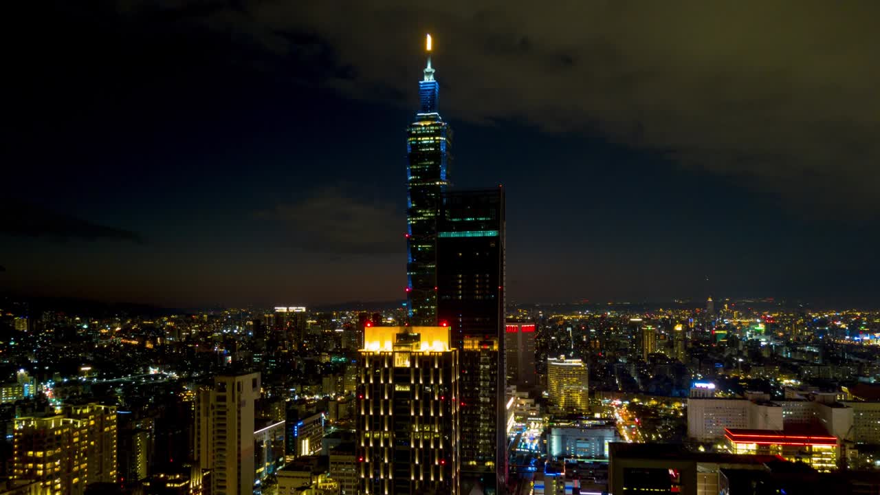 la noche iluminada paisaje de la ciudad de taipei famosa torre panorama aéreo 4k timelapse taiwán