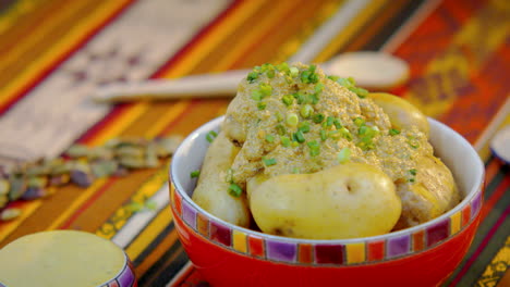 papas cocidas amarillas en un tazón