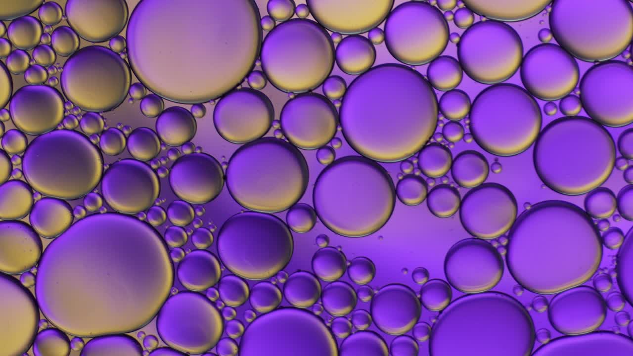 물 위에 떠다니는 기름방울의 다채로운 예술적.