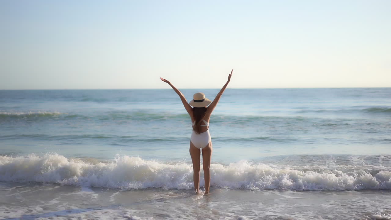 Asian relishing vacation vibes at Pattaya beach