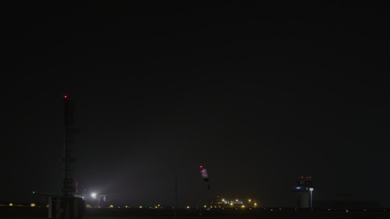 самолет приземляется ночью