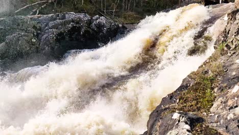 cascada en el río munkedal en suecia