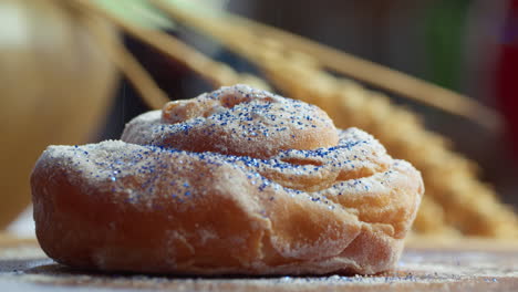 wheat bun in powdered sugar