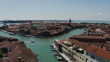 Drone-shot-of-the-waterways-connecting-Murano,-Italy