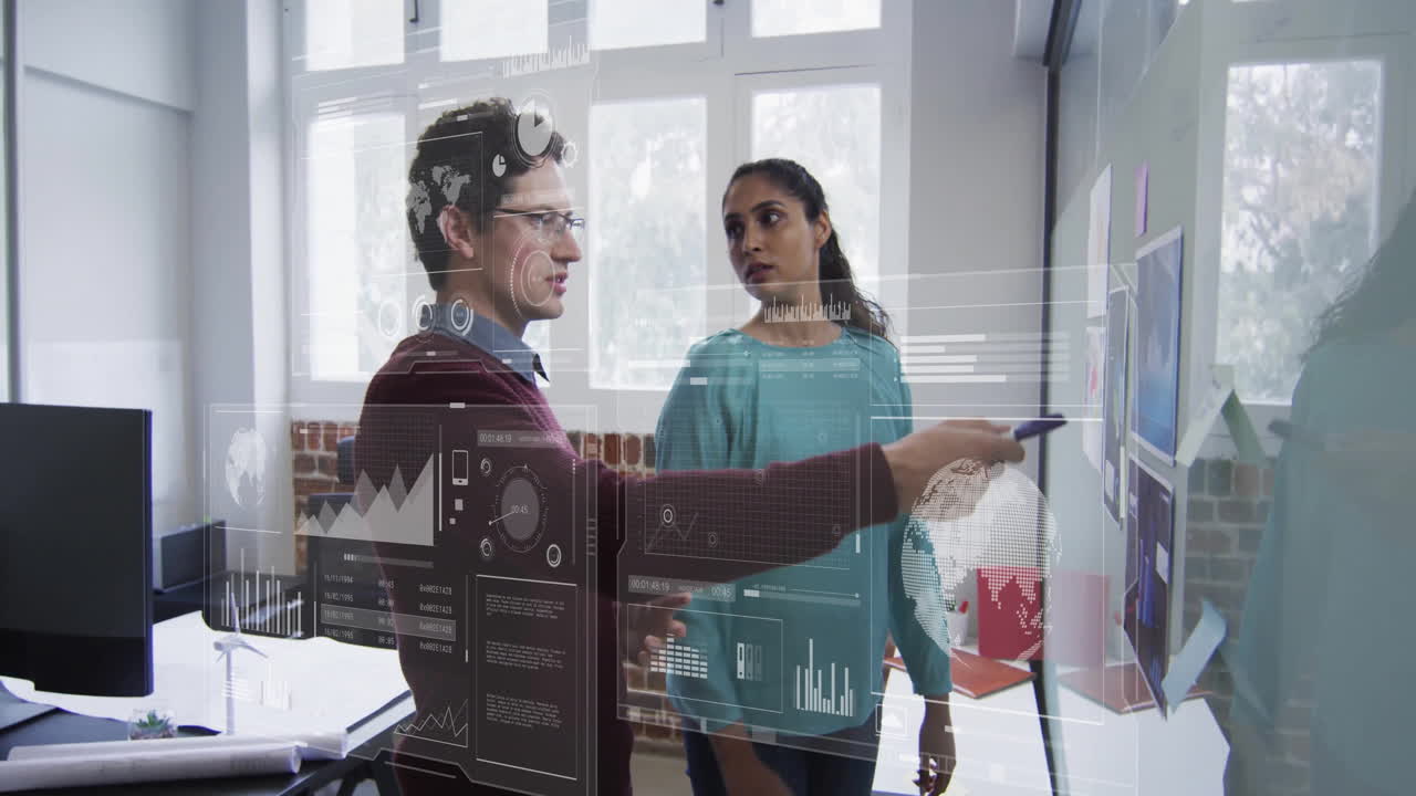 animación del procesamiento de datos financieros sobre diversas personas de negocios en la oficina