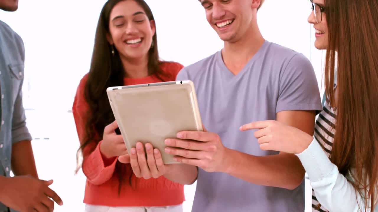 equipo de negocios creativos teniendo una reunión