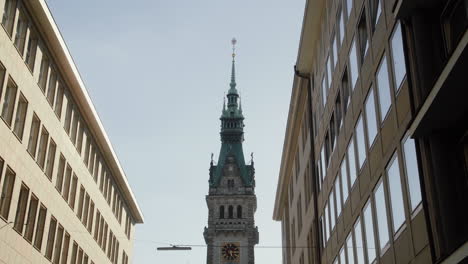 Parte-Superior-Del-Ayuntamiento-De-Hamburgo-Rathaus-En-Un-Día-Soleado-De-Verano