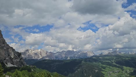 Zeitraffervideo-Des-Tals-In-Den-Italienischen-Dolomiten