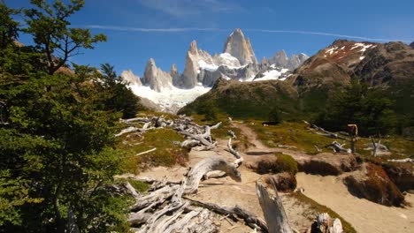 Mount-Fitz-Roy-Landscape,-Summer-in-Patagonia,-Green-Scenic-Field-with-Snowy-Mountain-Peak,-Natural-Geography-of-El-Chalten,-Argentina