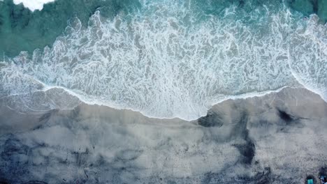 4K-Drohnenaufnahmen-Aus-Der-Luft:-Ruhiger,-Geheimer-Strand,-Padangbai,-Ostbali