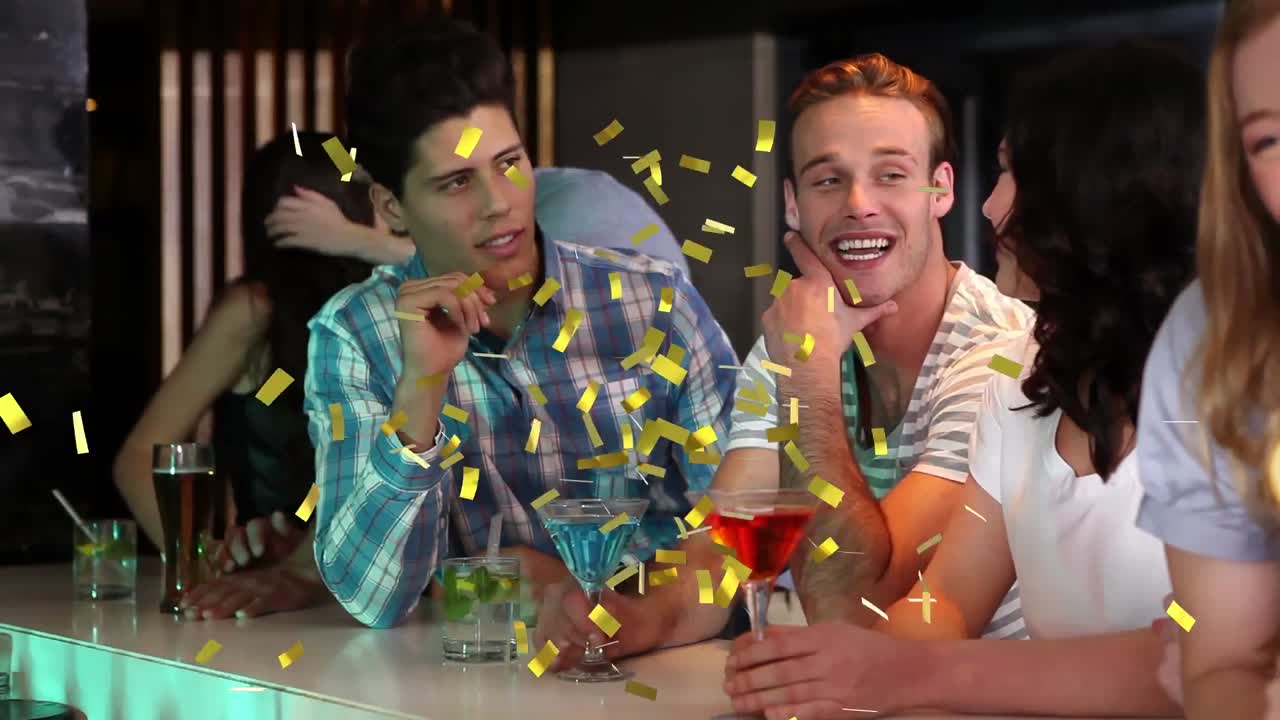 클럽에서 즐거운 친구들의 행복한 그룹 위에 떨어지는 콘페티의 애니메이션