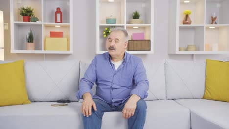 el viejo pensativo y pesimista.