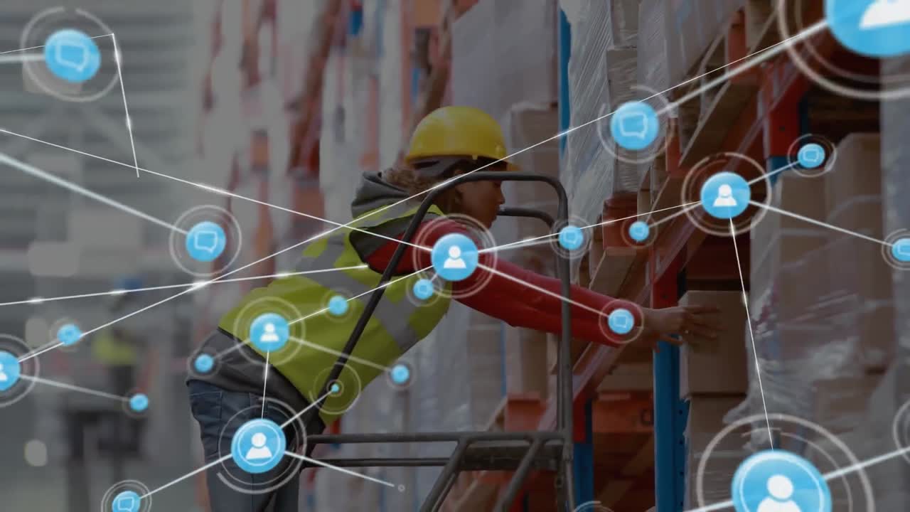 red de iconos de perfil contra la trabajadora afroamericana que trabaja en un almacén